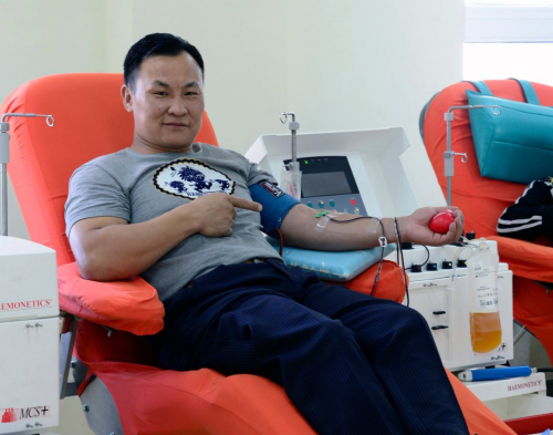 Б.Наранзул: Би 126 удаа цусаа бэлэглэж, жаран литр цус өгчээ