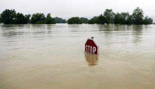 Үер усны аюулаас сэрэмжтэй байхыг анхааруулж байна