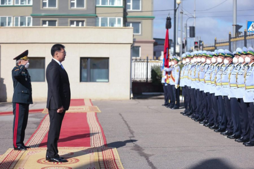 Ерөнхийлөгч У.Хүрэлсүх Хил хамгаалах ерөнхий газрын ажилтай танилцлаа