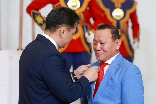 Шадар сайд асан Ц.Оюунбаатарт ГАВЬЯАТ ХУУЛЬЧ цол хүртээлээ