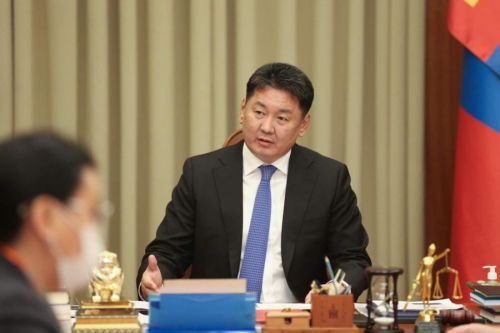 Ерөнхийлөгч тэтгэвэр, тэтгэмж нэмэхийг Засгийн газарт чиглэл болгов