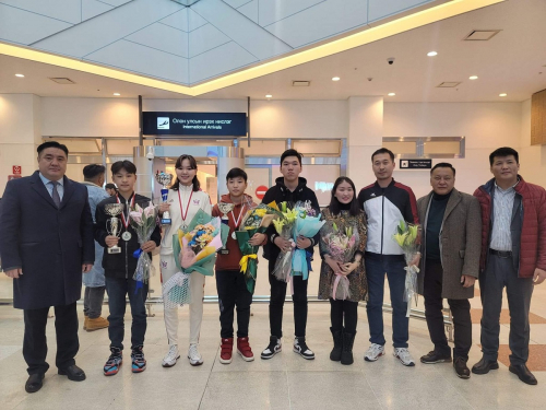 Монголын гурван шатарчин ДЭЛХИЙН АВАРГА цол хүртэв.