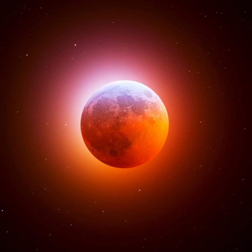 Өнөөдөр сар бүтэн хиртэнэ