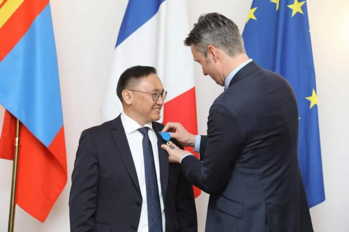 УИХ ГИШҮҮН Ж.ЧИНБҮРЭН ФРАНЦ УЛСЫН ТӨРИЙН ШАГНАЛ ХҮРТЛЭЭ