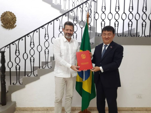 Бразил Улсад хавсран суух Элчин сайд С.Золжаргал Итгэмжлэх жуух бичгийнхээ хувийг гардуулав