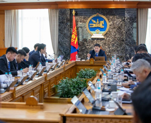 Засгийн газраас өнөөдөр ээлжит бус хуралдаан зарлалаа.