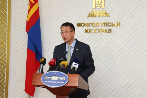 Ажиллах хүчний шилжилт хөдөлгөөний тухай хуульд нэмэлт өөрчлөлт оруулах тухай хуулийн төслийг өргөн мэдүүлэв