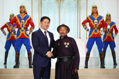Хүнс, хөдөө аж ахуй, хөнгөн үйлдвэрийн яам байгуулагдсаны 100 жилийн ойг тохиолдуулан төрийн дээд цол, одон, медаль гардууллаа