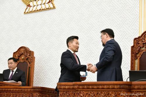 Улсын Их Хурлын дэд даргаар Ж.Бат-Эрдэнийг сонгож, Х.Ганхуяг Шадар сайдаар томилогдов