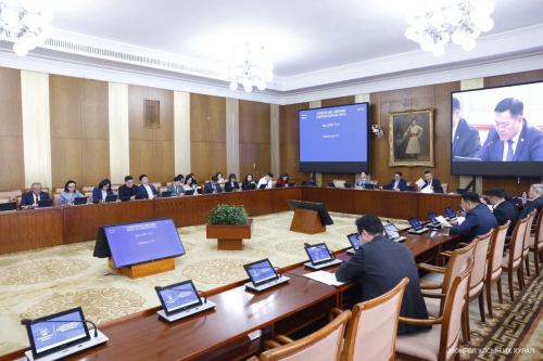 Эрхтэн, эд, эс шилжүүлэн суулгах тухай хуулийн төсөлтэй холбогдлуулан боловсруулсан хууль, тогтоолын төслүүдийг хэлэлцэв
